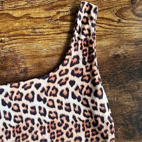 Pretty Little Thing Brown & Tan Leopard Print One Shoulder Crop Top - Picture 4 of 8